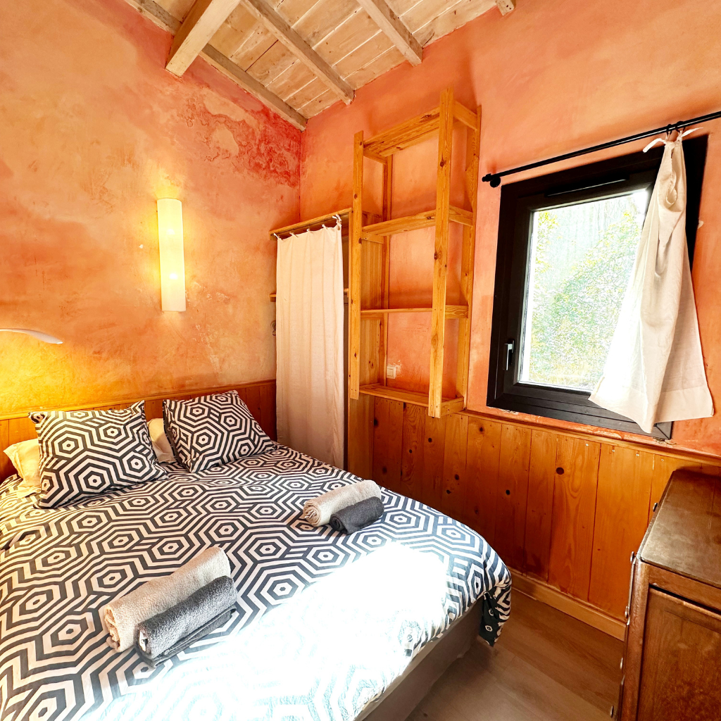 Chambre confortable de L’Orangeraie – hébergement calme à Nîmes