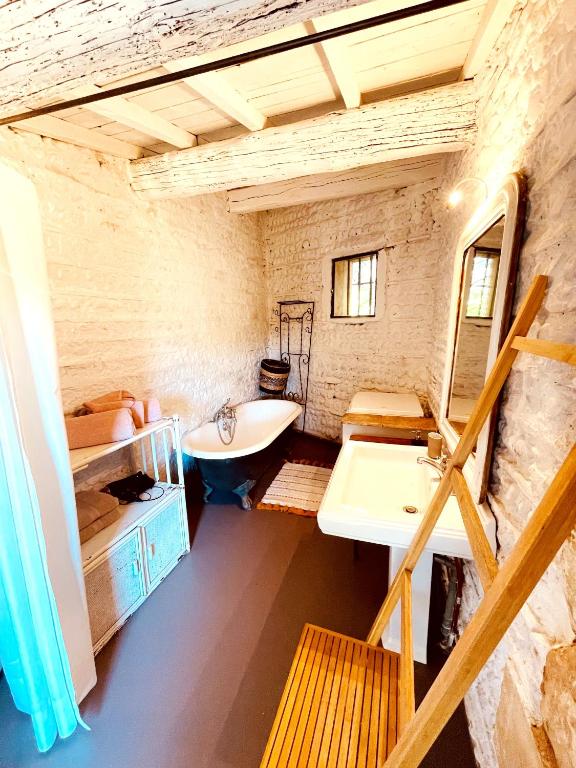 Salle de bain de la Rotonde – location atypique à Nîmes