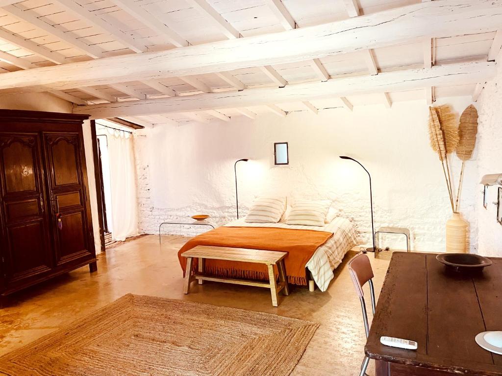 Chambre de charme de La Rotonde – hébergement atypique à Nîmes