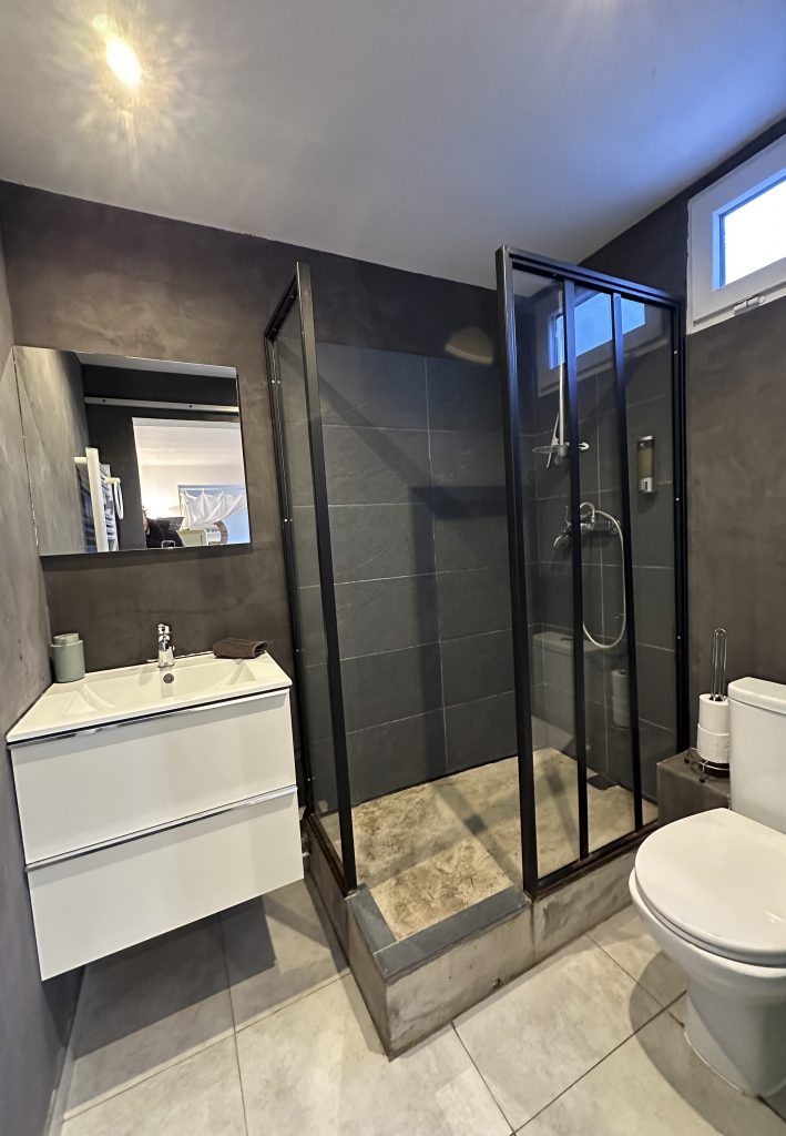 salle de bain studio bohème à Nîmes