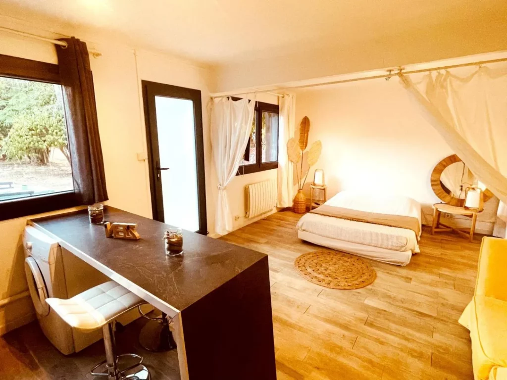 espace chambre studio bohème à Nîmes